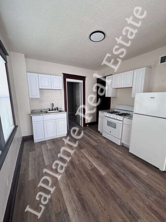 Building Photo - 1308 Goodale Ave