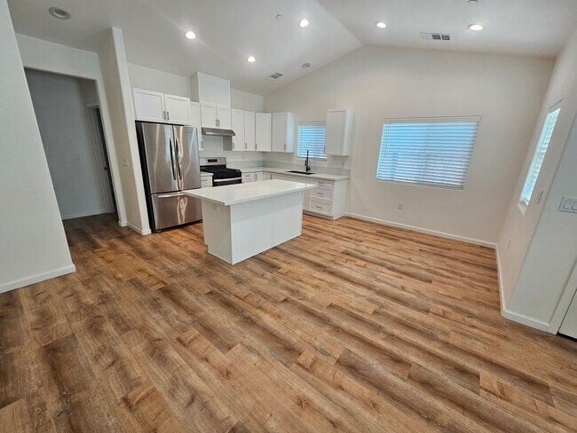 Foto del edificio - 3 Bedroom 2 Bathroom Duplex for Rent in Corning!