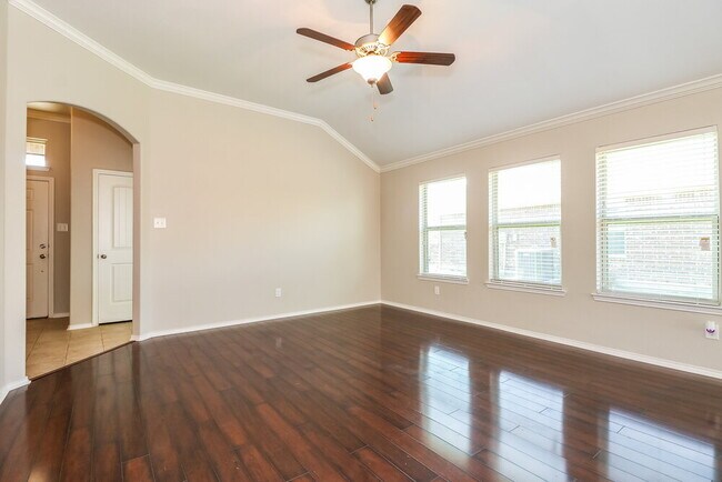 Building Photo - 900 W Bend Blvd