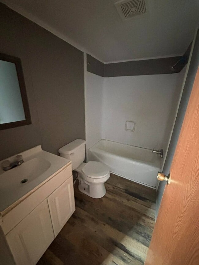 Building Photo - 114 Yarbro Rd