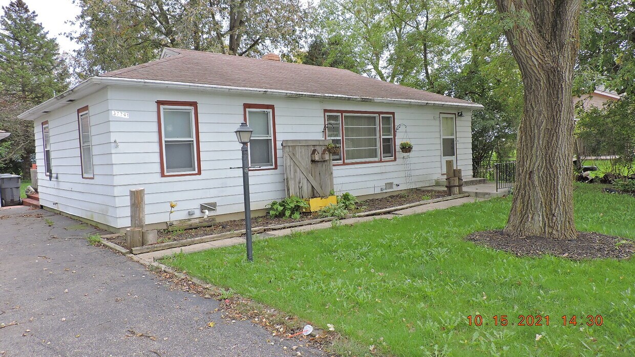 Primary Photo - 37791 N De Woody Rd