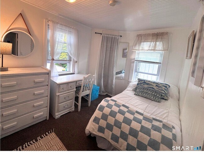Foto del edificio - 918 Fairfield Beach Rd