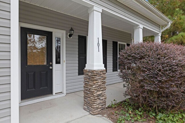 Foto del edificio - Beautiful 3-bedroom, 2.5-bathroom home available for lease in Hampstead