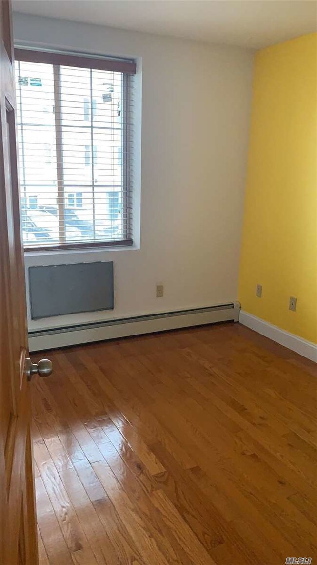 Building Photo - 183-22 Booth Memorial Ave