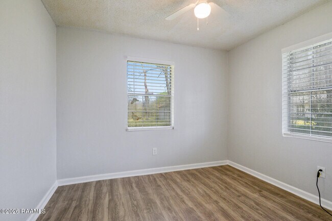 Foto del edificio - 715 Central Rd