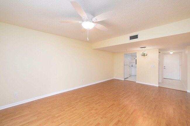 Building Photo - 18081 SE Country Club Dr