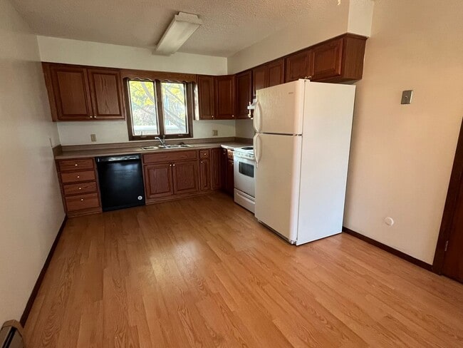 Foto del edificio - 615 6th St NE