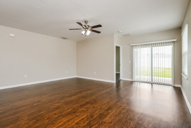 Building Photo - 3188 Queen Alexandria Dr