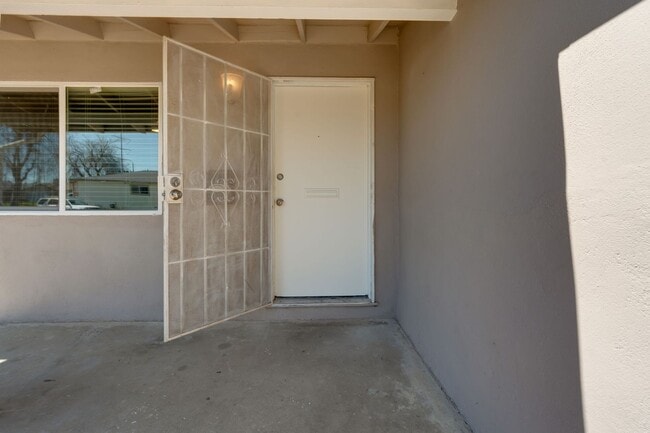 Building Photo - 7726 Laurie Way