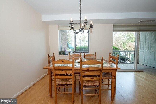 Foto del edificio - 1637 Oakwood Dr