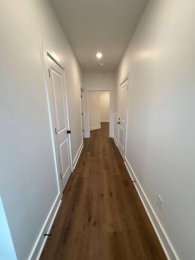 Foto del edificio - Beautiful New Construction Townhome in She...