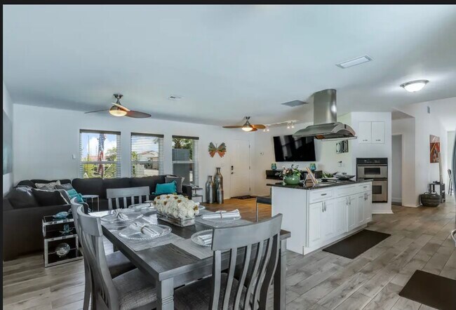 Building Photo - 1518 SE 32nd St