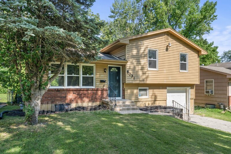 Primary Photo - 8031 Wayne Ave