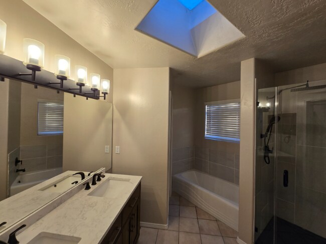Foto del edificio - 10305 Dayflower Dr NW