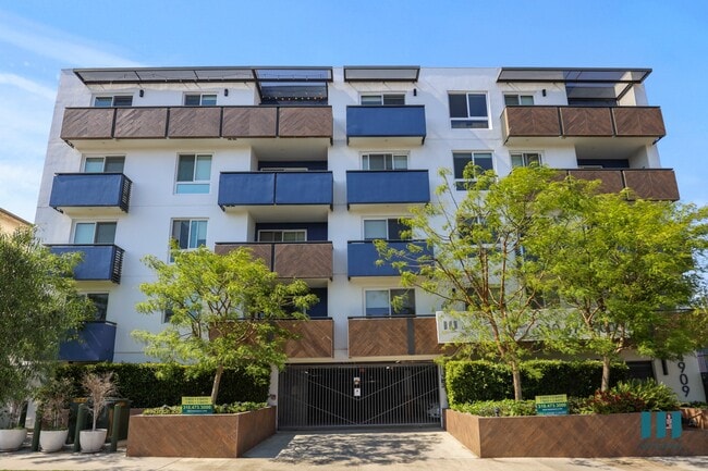 Building Photo - Rosewood Heights by Wiseman Building Photo - Rosewood Heights by Wiseman