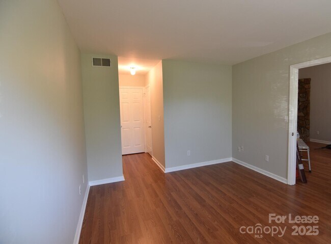 Foto del edificio - 8220 Golf Ridge Dr
