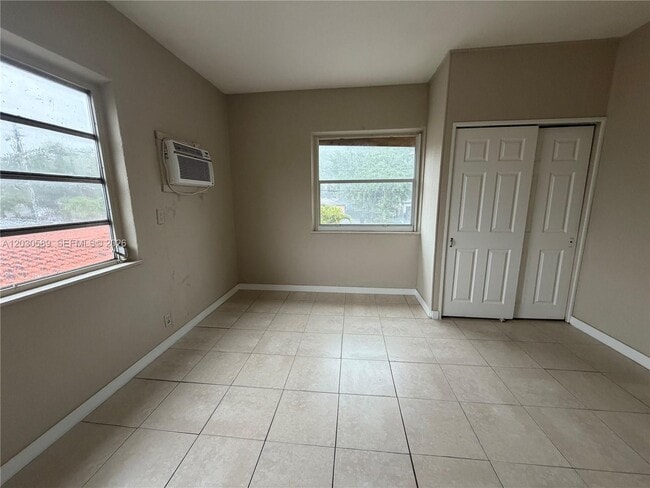 Building Photo - 1422 NW 26th Ave
