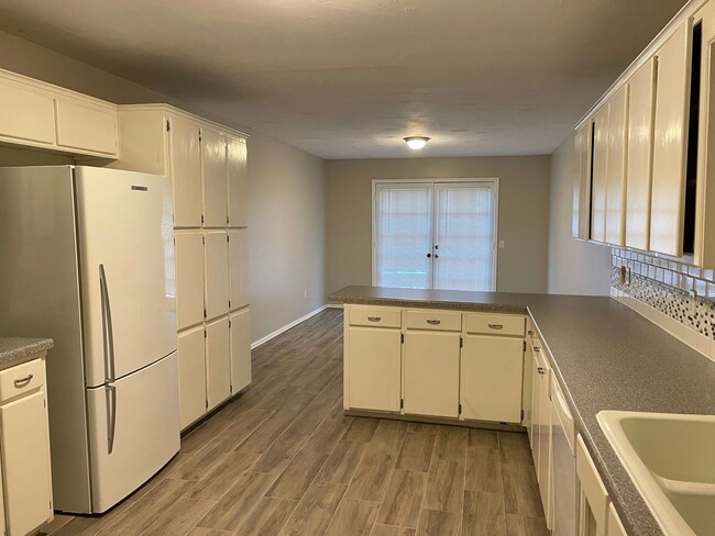 Building Photo - Oversized Three Bedroom Near Lake Hefner!!
