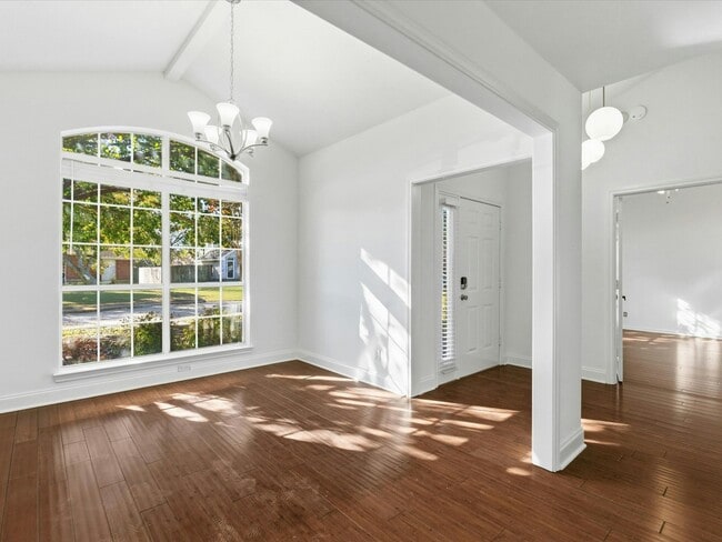 Foto del edificio - 8430 Cripple Creek Dr