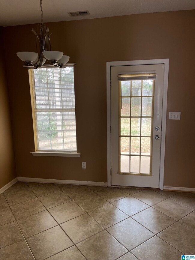 Building Photo - 996 McAllister Dr