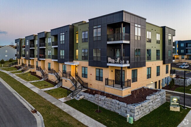 Building Photo - The Outlook at 1000 Oaks