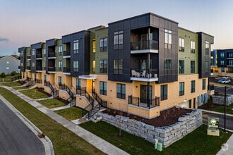 Building Photo - The Outlook at 1000 Oaks