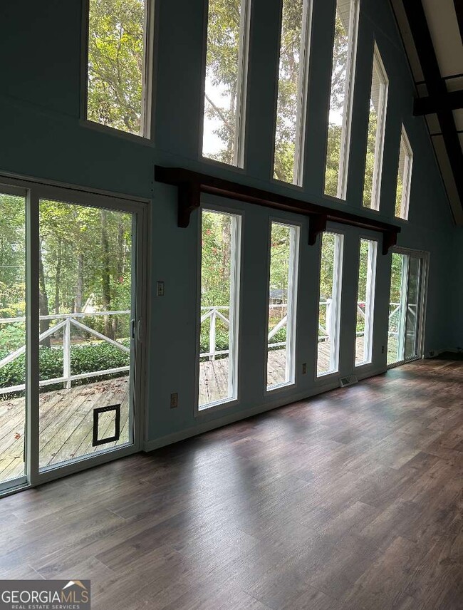 Building Photo - 522 Capri Dr