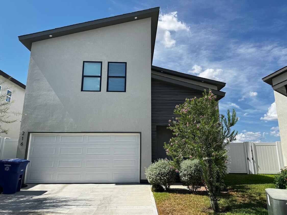 Foto principal - 216 Deer Path Lp