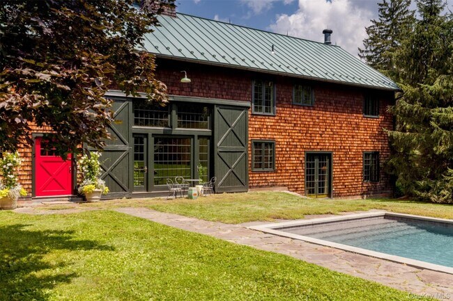 Foto del edificio - 8 Old Killearn Rd