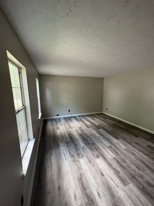 Building Photo - 2 Bedroom Townhome in Flowery Branch!