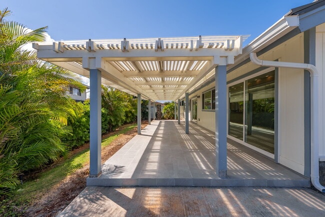 Building Photo - 2067 Laukahi St