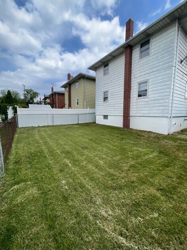 Backyard - 318 Kennedy Dr