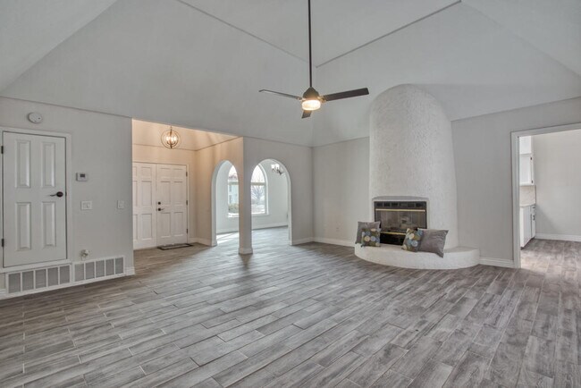 Building Photo - 633 Bluff Canyon Cir