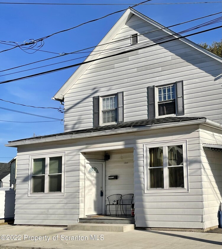 Primary Photo - 1064 Lincoln St