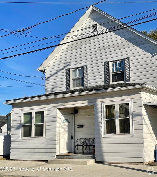 Building Photo - 1064 Lincoln St