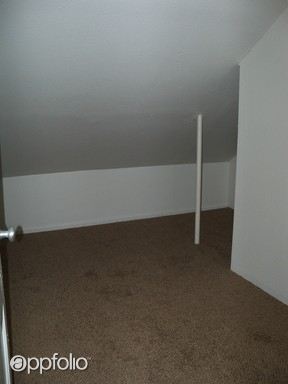 Building Photo - 917 Haines Ave