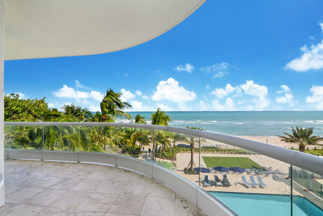 Building Photo - 16051 Collins Ave