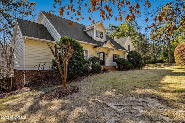 Building Photo - 905 Sandavis Rd