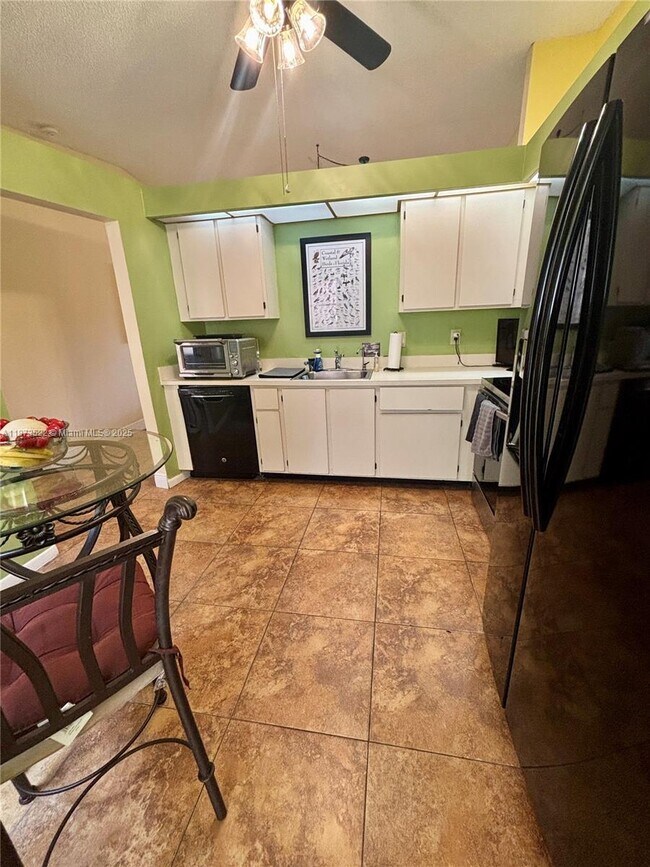 Foto del edificio - 8066 Springside Ct