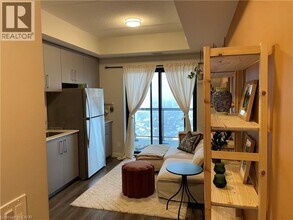 Building Photo - 15 Queen St S