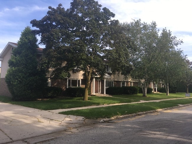 Outside - 1624 N Benjamin St