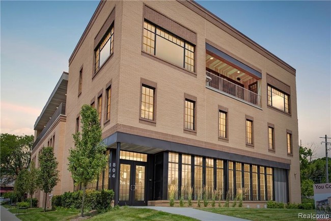 Building Photo - 804 N Main St