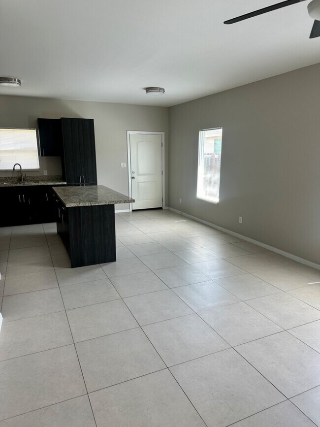 Foto del edificio - 3008 Sabercat Ave