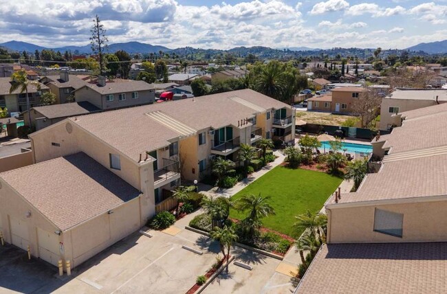 Building Photo - Broadway Estates