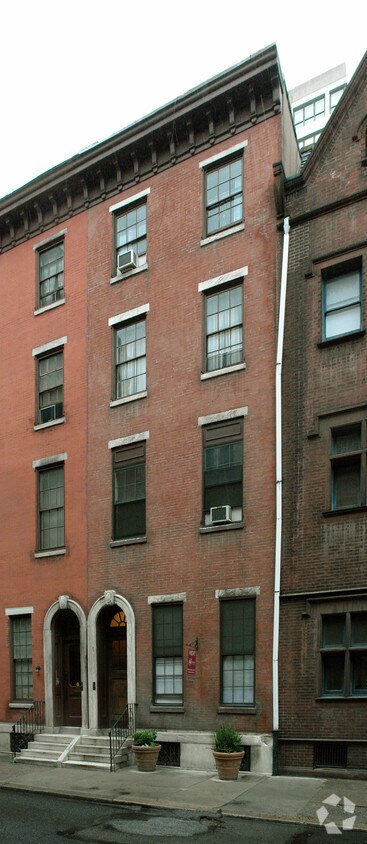 Primary Photo - 1825 Spruce St