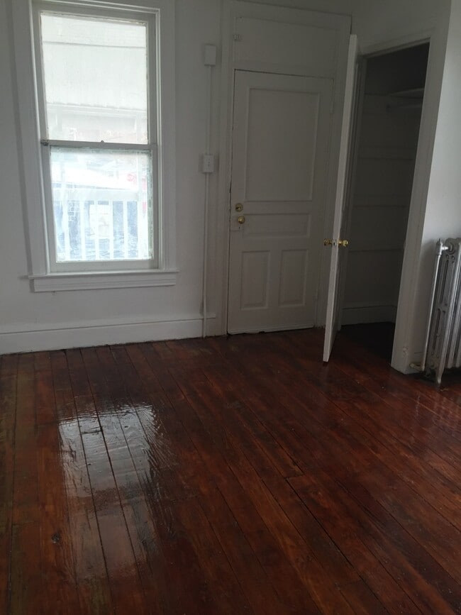 Building Photo - 172 W Maple St