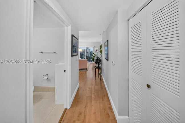 Building Photo - 1627 SW 37th Ave