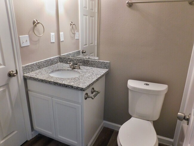 Foto del edificio - Room For Rent