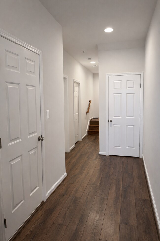 Vestíbulo frontal 2 - 16108 Coolidge Ave