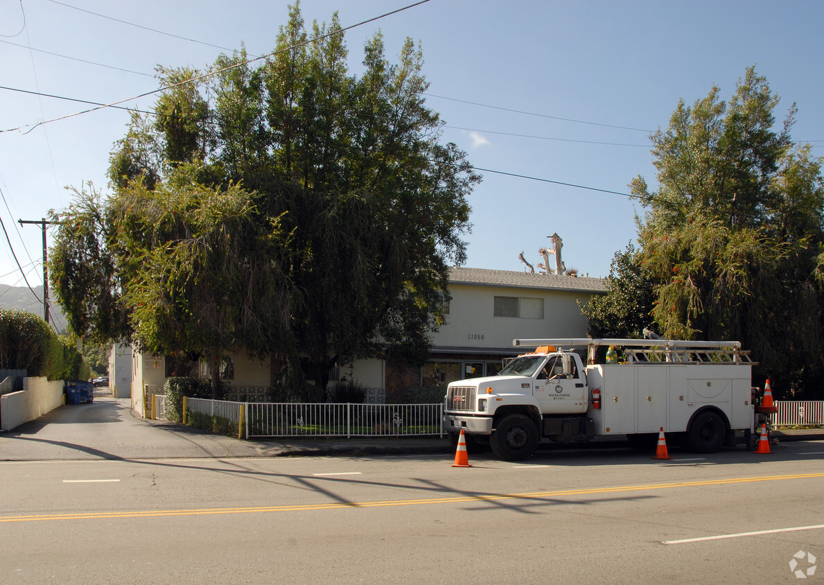 Building Photo - 11050 Moorpark St